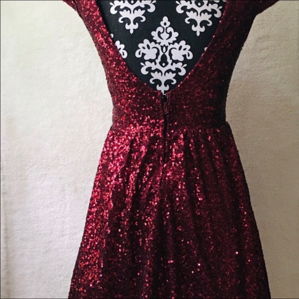 STUNNING DRESS - Picture 3 of 6
